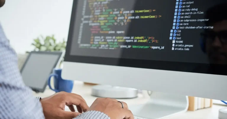 システム開発とソフトウェア開発 – 違いが分かれば会社が変わる