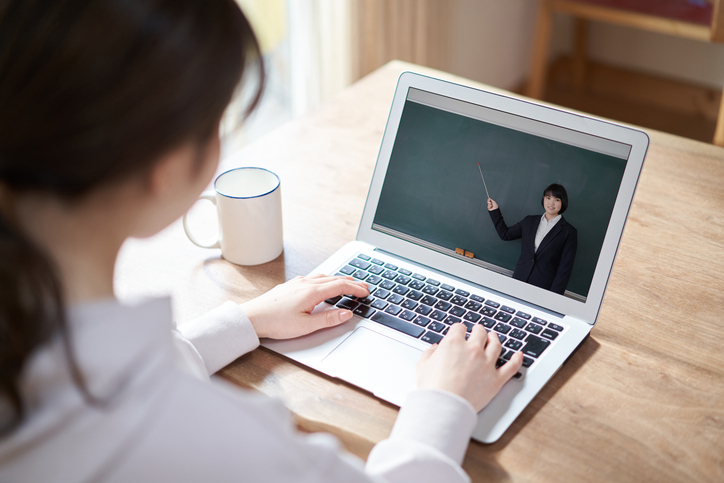 オンライン研修・動画配信プラットフォームのシステム開発事例